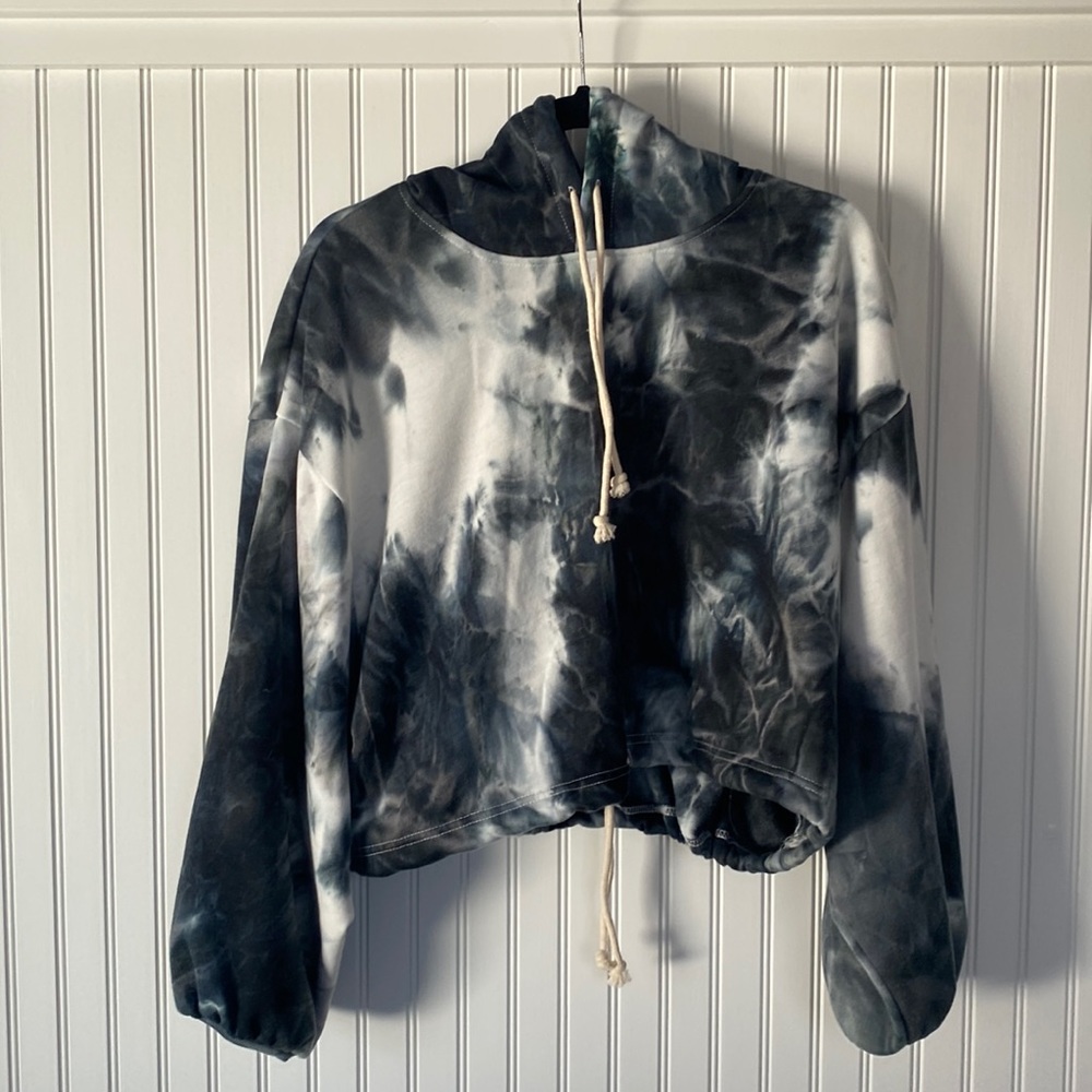 Cropped Lulus Hoodie